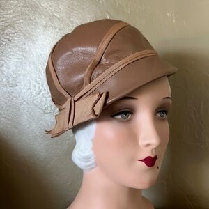 FABULOUS 1960s' TAN LEATHER CLOCHE STYLE HAT + BEIGE GROSGRAIN TRIM & SIDE  BOW